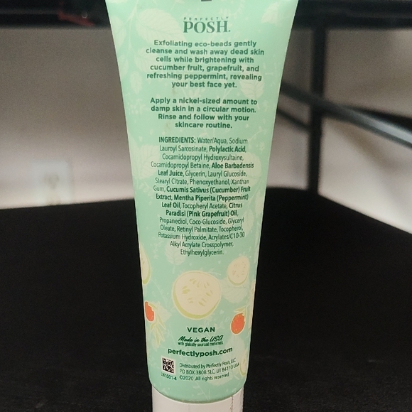 Perfectly Posh BFF Exfoliating Face Wash - Light Green - Picture 2 of 3